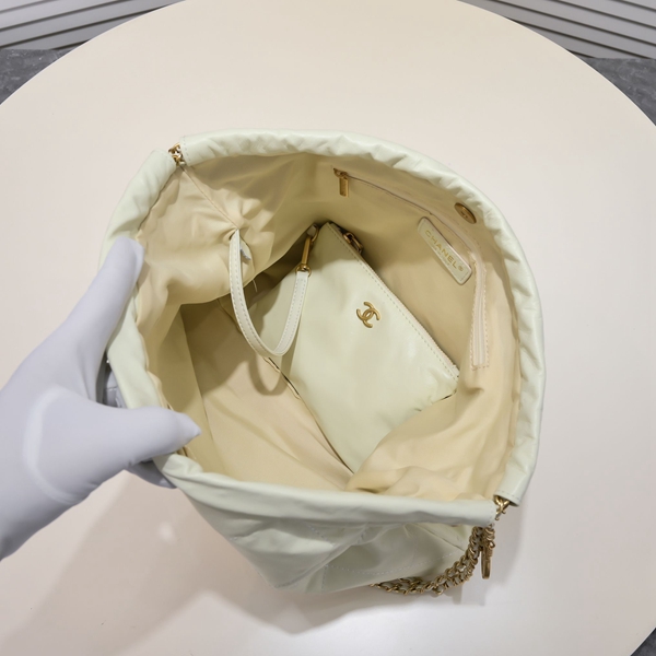 シャネルバッグ着用イメージ